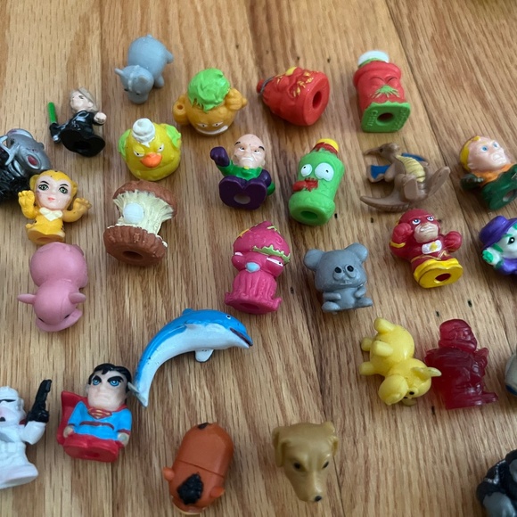 - - Lot of GROSSERY GANG, Squinkies , Trash Pack Ugglys pet Smashers Squis…